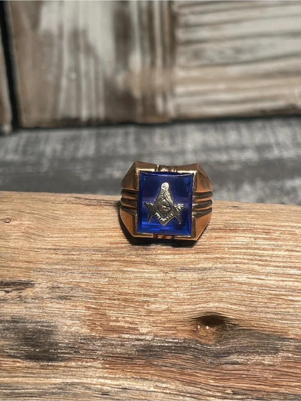 Men's Gold 10K Blue Masonic Square & Compass Signet Ring 7.86 grams